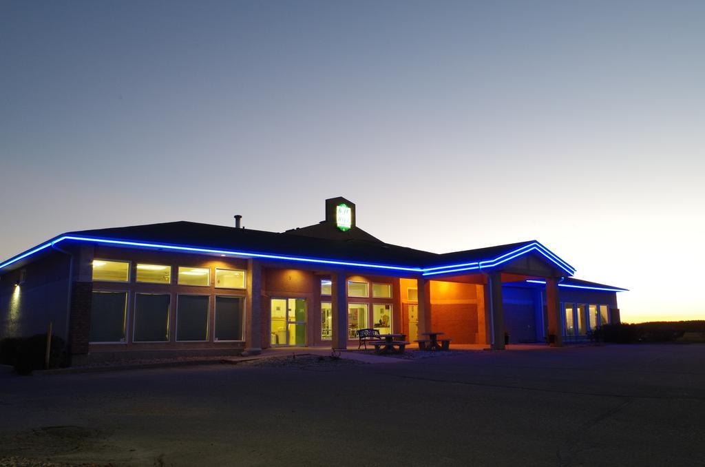 Bay Hill Inns & Suites Neepawa Luaran gambar