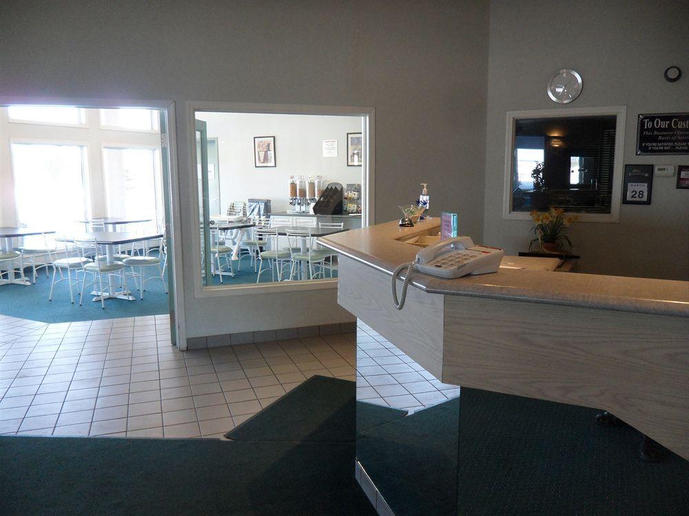 Bay Hill Inns & Suites Neepawa Luaran gambar