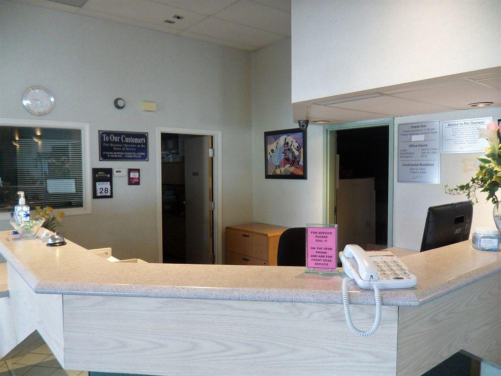 Bay Hill Inns & Suites Neepawa Luaran gambar