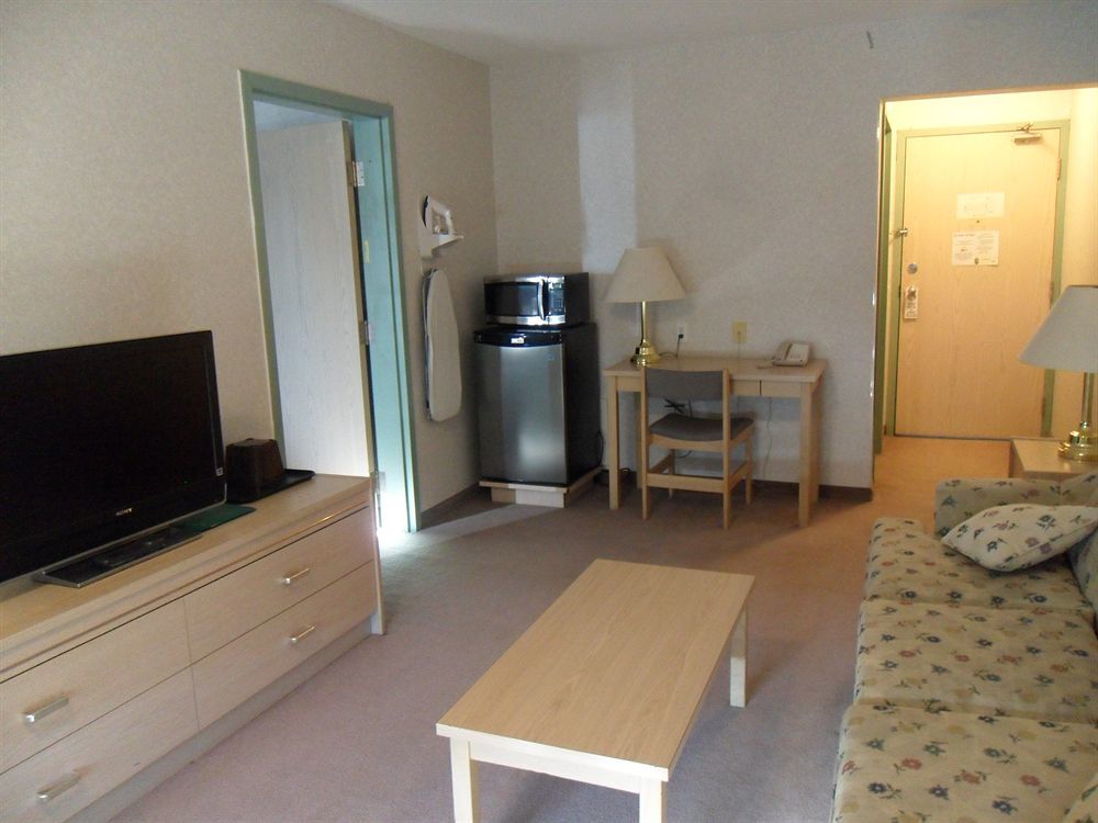 Bay Hill Inns & Suites Neepawa Luaran gambar