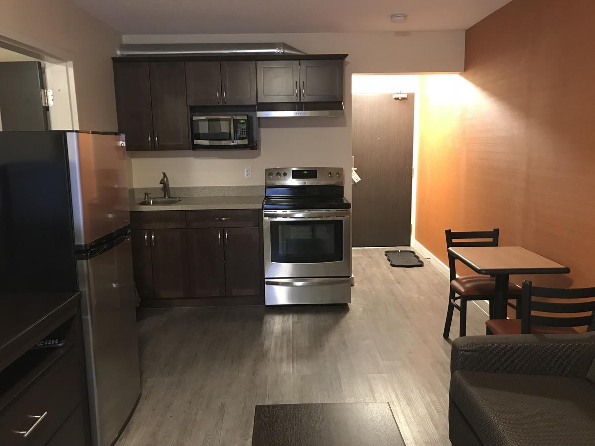 Bay Hill Inns & Suites Neepawa Luaran gambar
