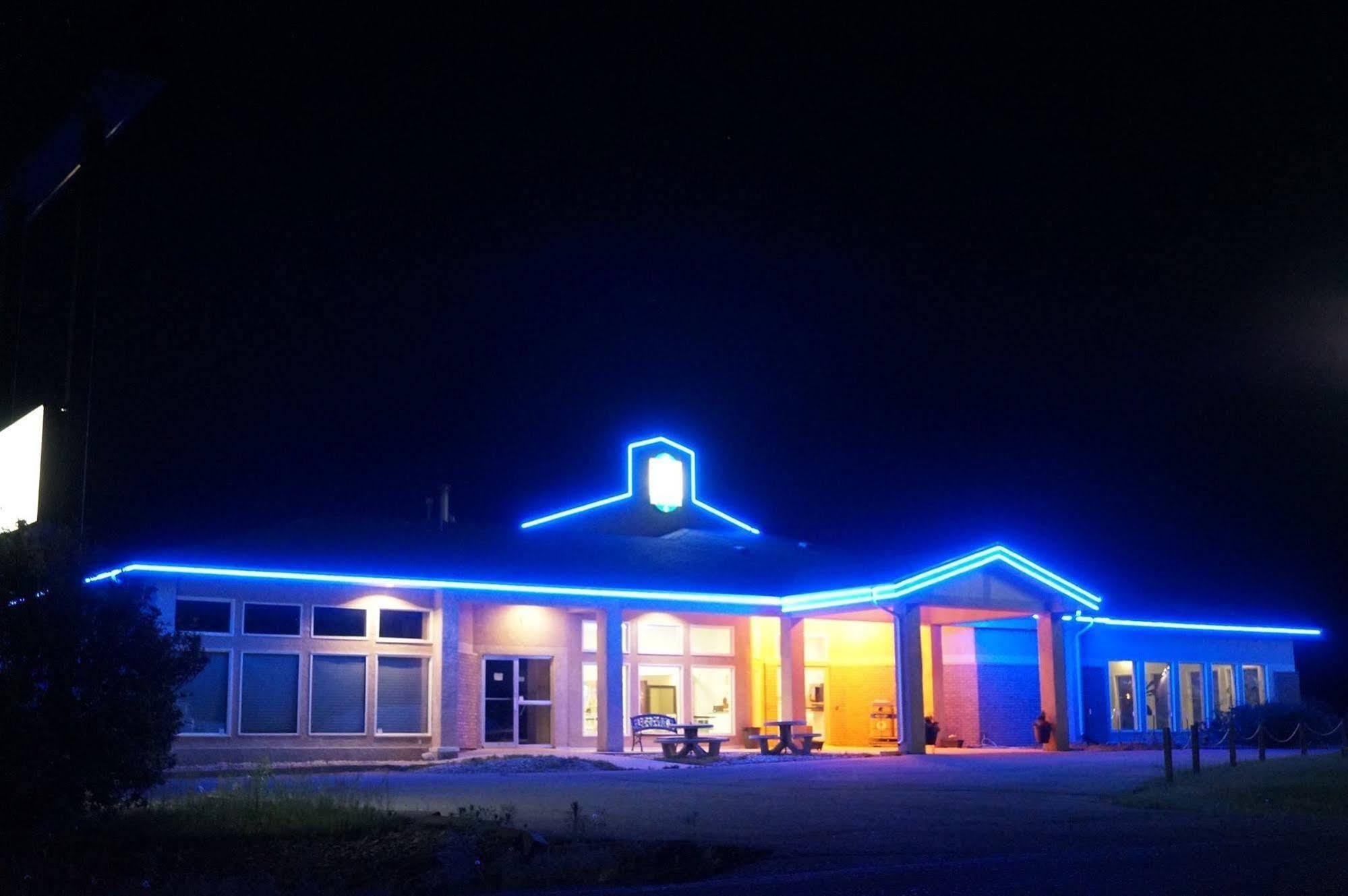 Bay Hill Inns & Suites Neepawa Luaran gambar