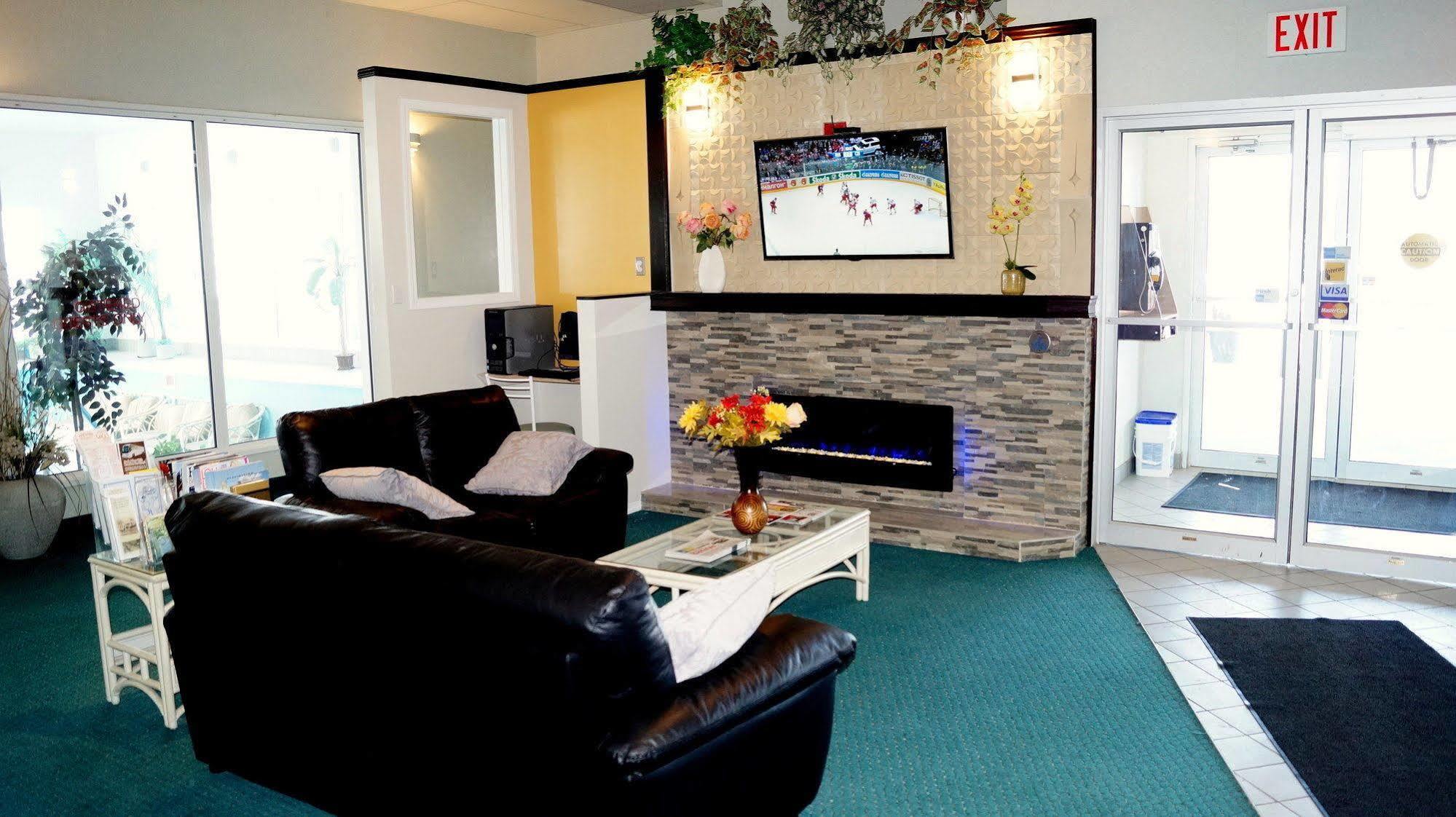 Bay Hill Inns & Suites Neepawa Luaran gambar