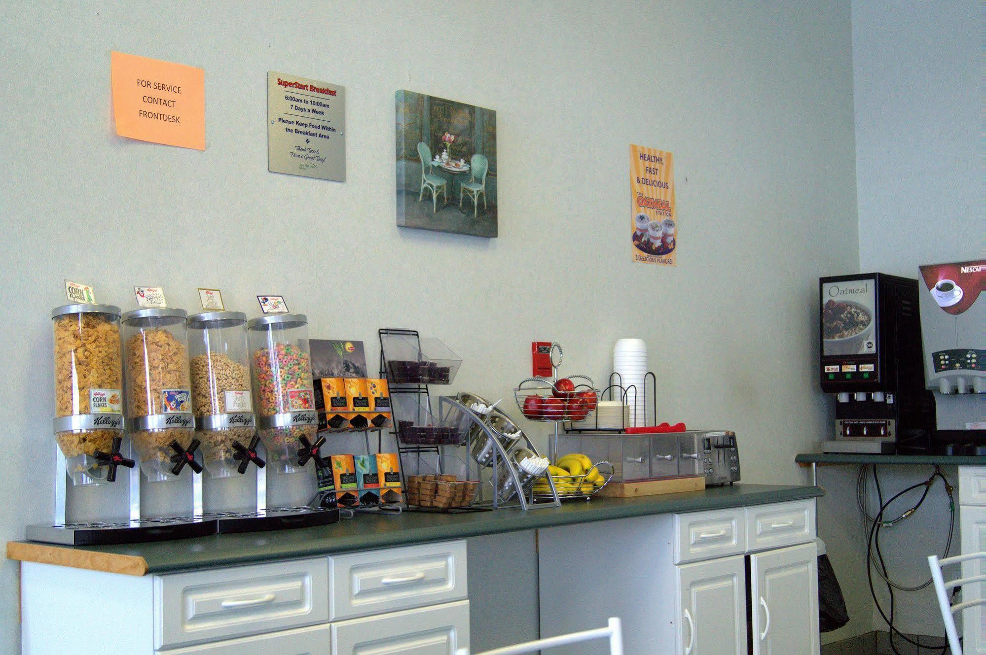 Bay Hill Inns & Suites Neepawa Luaran gambar