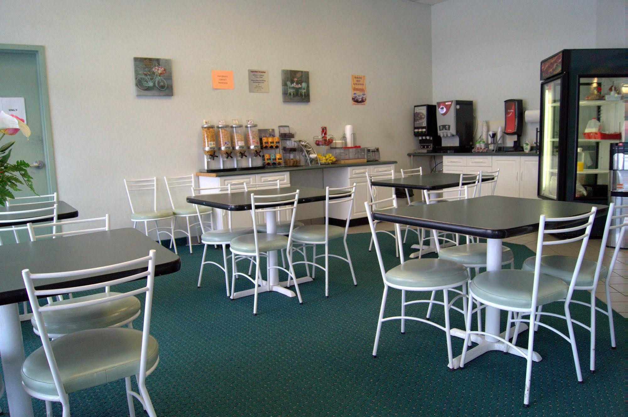 Bay Hill Inns & Suites Neepawa Luaran gambar