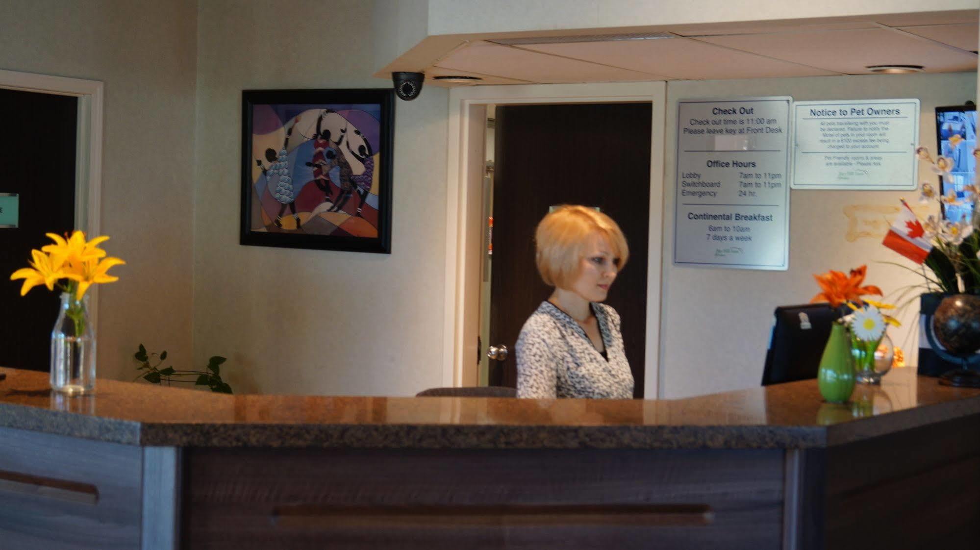 Bay Hill Inns & Suites Neepawa Luaran gambar