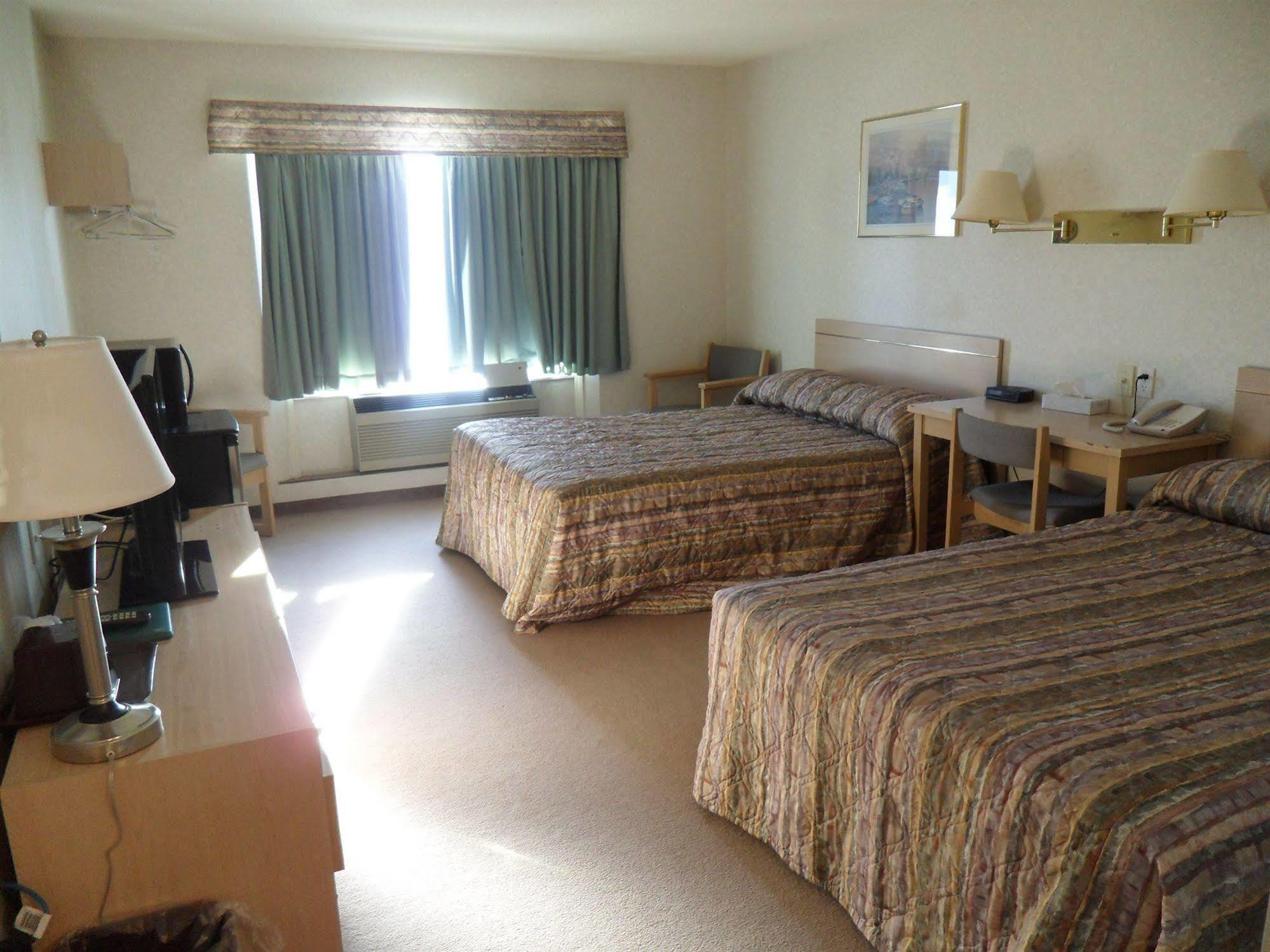 Bay Hill Inns & Suites Neepawa Luaran gambar