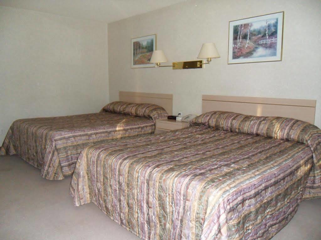 Bay Hill Inns & Suites Neepawa Luaran gambar