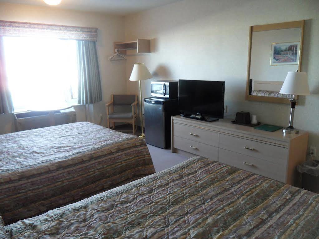 Bay Hill Inns & Suites Neepawa Luaran gambar