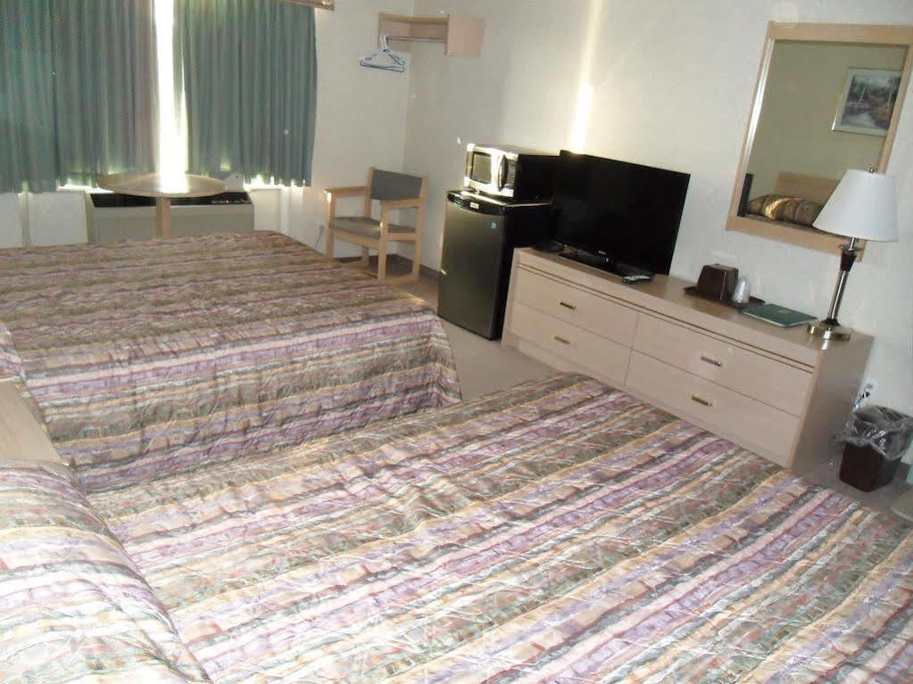 Bay Hill Inns & Suites Neepawa Luaran gambar