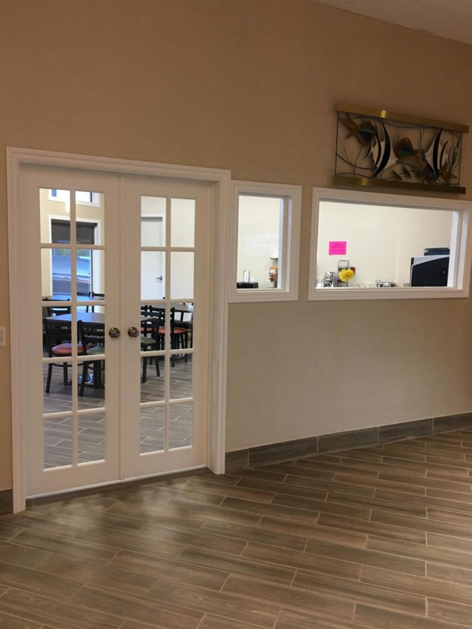 Bay Hill Inns & Suites Neepawa Luaran gambar