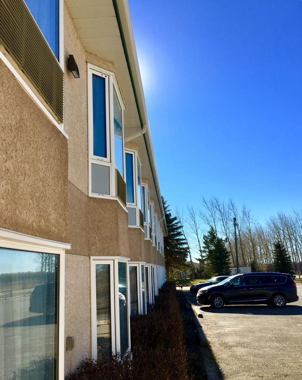 Bay Hill Inns & Suites Neepawa Luaran gambar